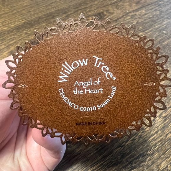 Willow Tree Angel with Heart and Wire Wings - Picture 2 of 2